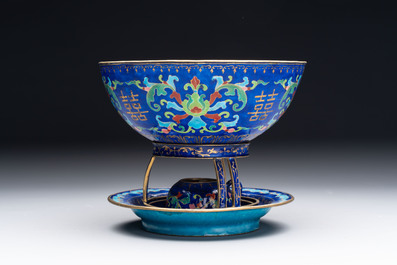 A Chinese Beijing enamel 'double happiness 囍' warming bowl set, Qianlong/Jiaqing