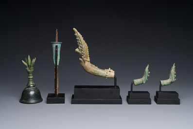 Three bronze Khmer palanquin hooks, a bell and a dagger, Angkor Wat periode, Thailand, 12th C.