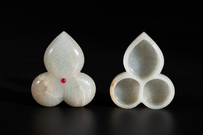 A Chinese Mughal-style leaf-shaped ruby-inset jade box and cover on wooden base, 18th C.