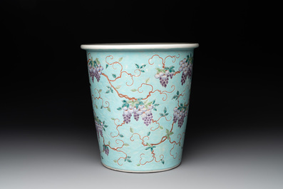 A Chinese famille rose turquoise-ground Da Ya Zhai-style jardini&egrave;re, 19th C.