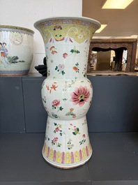 A large Chinese famille rose pedestal stand with floral design, 19th C.