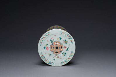 A large Chinese famille rose pedestal stand with floral design, 19th C.