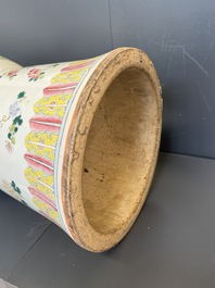 A large Chinese famille rose pedestal stand with floral design, 19th C.