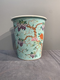 A Chinese famille rose turquoise-ground Da Ya Zhai-style jardini&egrave;re, 19th C.