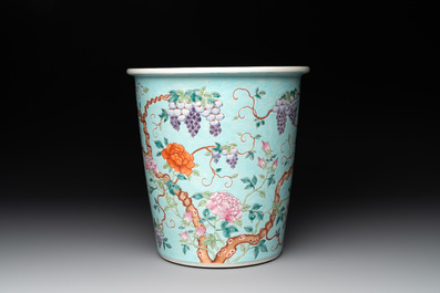 A Chinese famille rose turquoise-ground Da Ya Zhai-style jardini&egrave;re, 19th C.