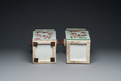 A pair of Chinese famille rose square vases with floral design, 19th C.