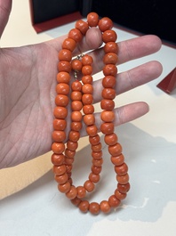 A Chinese red coral necklace, 19th C.