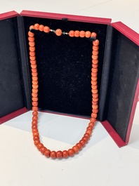 A Chinese red coral necklace, 19th C.