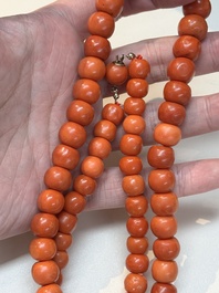 A Chinese red coral necklace, 19th C.