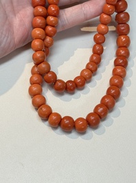 A Chinese red coral necklace, 19th C.