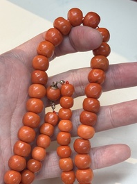 A Chinese red coral necklace, 19th C.