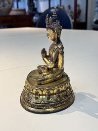 A fine Sino-Tibetan gilt-bronze Buddha, 17/18th C.
