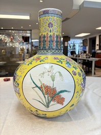 A large Chinese famille rose yellow-ground 'tianqiu ping' vase with flowers and antiquities, 19th C.