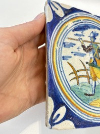 A polychrome Dutch Delft maiolica 'soldier' ​​medallion tile, late 16th C.