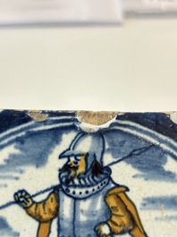 A polychrome Dutch Delft maiolica 'soldier' ​​medallion tile, late 16th C.