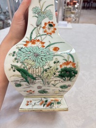 A Chinese famille verte 'zun' vase with floral design, 19th C.