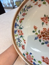 A Chinese famille rose capucin-ground bowl with landscape design, Qianlong