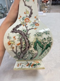 A Chinese famille verte 'zun' vase with floral design, 19th C.