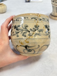 An Annamese or Vietnamese blue and white altar vase, a 'melon' jar and a bowl, 14/15th C.