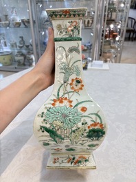 A Chinese famille verte 'zun' vase with floral design, 19th C.
