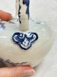 A Chinese blue and white 'Bleu de Hue' lime pot for the Vietnamese market, 19th C.