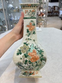 A Chinese famille verte 'zun' vase with floral design, 19th C.