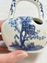 A Chinese blue and white 'Bleu de Hue' lime pot for the Vietnamese market, 19th C.
