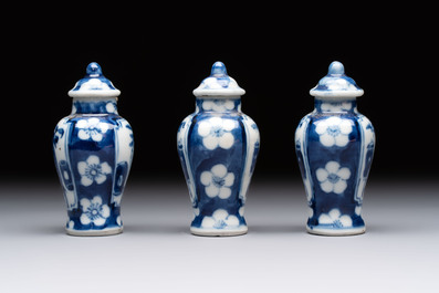 18 Chinese blue and white wares, Kangxi and later