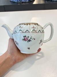 A Chinese famille rose 22-piece tea service with floral design, Qianlong