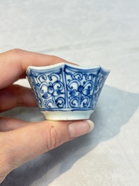 16 Chinese blue and white wares, Kangxi/Yongzheng