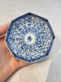 16 Chinese blue and white wares, Kangxi/Yongzheng