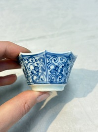 16 Chinese blue and white wares, Kangxi/Yongzheng