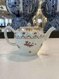 A Chinese famille rose 22-piece tea service with floral design, Qianlong
