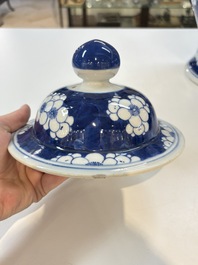 A pair of Chinese blue and white covered vases with floral design, 19th C.