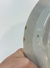 A pair of Chinese famille verte dishes with floral design, lingzhi mark, Kangxi
