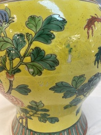 A pair of Chinese famille verte yellow-ground 'pheasants and peonies' vases and covers, 19th C.
