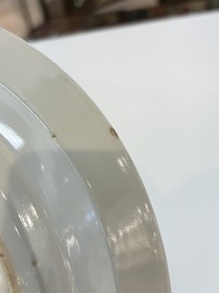 A pair of Chinese famille verte dishes with floral design, lingzhi mark, Kangxi