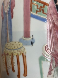 A pair of Chinese famille rose vases with court ladies, 19/20th C.