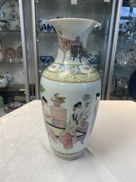 A pair of Chinese famille rose vases with court ladies, 19/20th C.