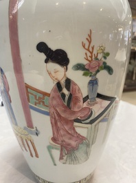 A pair of Chinese famille rose vases with court ladies, 19/20th C.