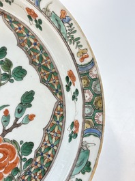 A pair of Chinese famille verte dishes with floral design, lingzhi mark, Kangxi
