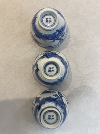 A set of 11 Chinese blue and white 'rabbit hunt' cups and saucers, Qianlong mark, 19th C.