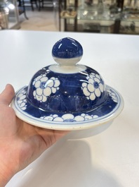 A pair of Chinese blue and white covered vases with floral design, 19th C.