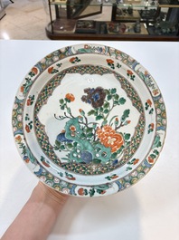 A pair of Chinese famille verte dishes with floral design, lingzhi mark, Kangxi