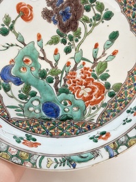 A pair of Chinese famille verte dishes with floral design, lingzhi mark, Kangxi