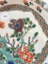A pair of Chinese famille verte dishes with floral design, lingzhi mark, Kangxi