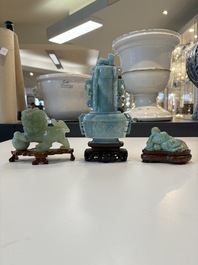A collection of 26 Chinese jadeite, rock crystal, turquoise, agate and other hardstone carvings, 19/20th C.