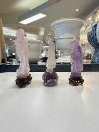 A collection of 26 Chinese jadeite, rock crystal, turquoise, agate and other hardstone carvings, 19/20th C.