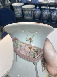 A pair of Chinese famille rose vases with court ladies, 19/20th C.