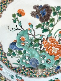 A pair of Chinese famille verte dishes with floral design, lingzhi mark, Kangxi